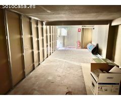 VENTA DE LOCAL COMERCIAL EN CENTRO DE BENIDORM CON TRES ESCAPARATES AL EXTERIOR