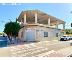 VENTA DE CASA EN ESTRUCTURA EN LA ROMANA - ALICANTE, DE GRANDES DIMENSIONES AL LADO DE PARQUES