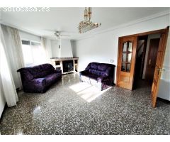 SE VENDE ADOSADO CON LOCAL COMERCIAL EN PETRER EN ZONA LA FOIA.
