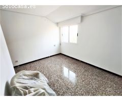 SE VENDE ADOSADO CON LOCAL COMERCIAL EN PETRER EN ZONA LA FOIA.