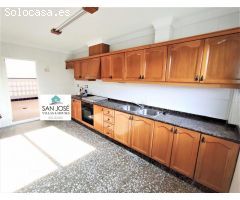 SE VENDE ADOSADO CON LOCAL COMERCIAL EN PETRER EN ZONA LA FOIA.
