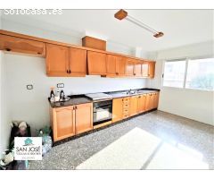 SE VENDE ADOSADO CON LOCAL COMERCIAL EN PETRER EN ZONA LA FOIA.