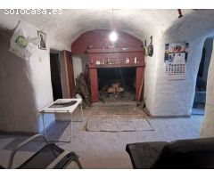 CASA CUEVA MUY CERCA DE CASCO URBANO DE PETREL