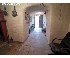 CASA CUEVA MUY CERCA DE CASCO URBANO DE PETREL