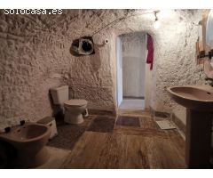 CASA CUEVA MUY CERCA DE CASCO URBANO DE PETREL