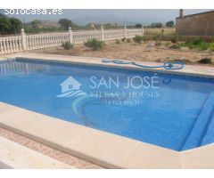 SE VENDE CHALET EN ASPE