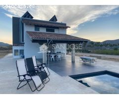 CHALET DE LUJO EN VENTA EN ASPE