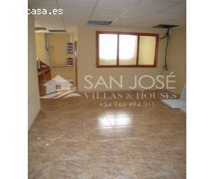 Inmobiliaria San Jose Villas and Houses vende oficina en Aspe