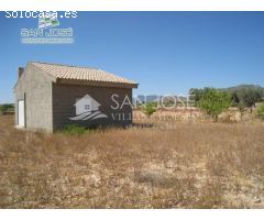 VENTA DE CASA DE CAMPO NUEVA SITUADA ENTRE ASPE Y NOVELDA