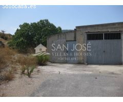 Inmobiliaria San Jose vende NAVE con terreno terciario en Hondón de las Nieves.