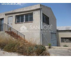 Inmobiliaria San Jose vende NAVE con terreno terciario en Hondón de las Nieves.