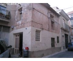 VENTA DE CASA EN PLENO CENTRO EN CALLE PEATONAL EN ASPE ALICANTE