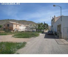 VENTA DE PARCELA CON ALBERGUE CON PROYECTO PARA 5 VIVIENDAS EN ZONA URBANA