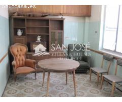 SE VENDE GRAN CASA PARA REFORMAR EN EL CENTRO DE ASPE
