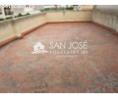 SE VENDE GRAN CASA PARA REFORMAR EN EL CENTRO DE ASPE