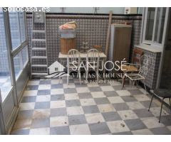 SE VENDE GRAN CASA PARA REFORMAR EN EL CENTRO DE ASPE