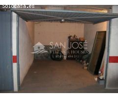 Inmobiliaria San Jose Villas and Houses vende garaje en Novelda