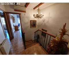 VENTA CASA ADOSADA EN PLENO CENTRO DE PINOSO