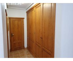 VENTA CASA ADOSADA EN PLENO CENTRO DE PINOSO