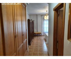 VENTA CASA ADOSADA EN PLENO CENTRO DE PINOSO