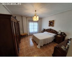 VENTA CASA ADOSADA EN PLENO CENTRO DE PINOSO