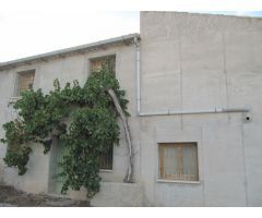 Finca rustica en Salinas con casa semireformada de 300 m2 y 50 ha.