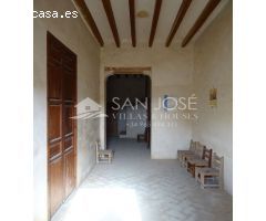 INMOBILIARIA SAN JOSE VENDE CASA DE CAMPO ADOSADA EN LA ROMANA ZONA ALCANA