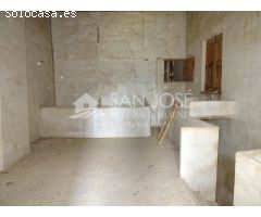 INMOBILIARIA SAN JOSE VENDE CASA DE CAMPO ADOSADA EN LA ROMANA ZONA ALCANA