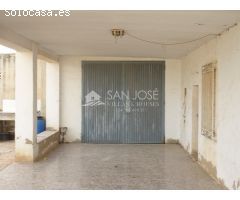 VENTA DE CASA DE CAMPO EN CAMINO DE HONDÓN EN ASPE CON ALMACÉN DE 50 M2