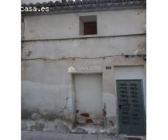 SE VENDE CASA SOLAR EN EL CENTRO TANTO PARA VIVIENDA COMO PARA GARAJE DE ASPE