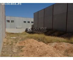 VENTA DE PARCELA INDUSTRIAL EN POLÍGONO DE HONDÓN DE LAS NIEVES-ALICANTE
