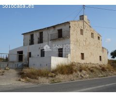 VENTA DE CHALET EN ASPE A 1 KM DE LA POBLACIÓN, A 500 Metros DE GYM Y PABELLÓN MUNICIPAL DE DEPORTES