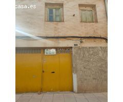 SE VENDE CASA SOLAR PARA REFORMAR O DERRIBAR EN EL CENTRO DE ASPE