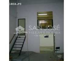 VENTA DE NAVE INDUSTRIAL EN ELCHE ZONA PORTALADA , SOLO APTA COMO ALMACEN