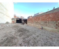 SE VENDE ALMACÉN EN NOVELDA CON PATIO PARA APARCAMIENTO.