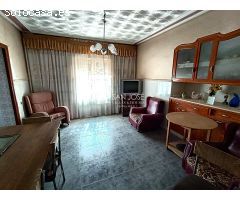 SE VENDE AMPLIA CASA CON GRAN PATIO EN MONFORTE DEL CID