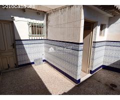 SE VENDE AMPLIA CASA CON GRAN PATIO EN MONFORTE DEL CID
