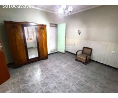 SE VENDE AMPLIA CASA CON GRAN PATIO EN MONFORTE DEL CID