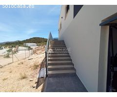 Se vende Villa con piscina en Cañada de la Leña