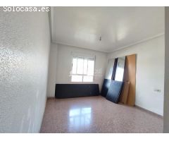 VENTA DE PISO EN CATRAL.  MUY LUMINOSO