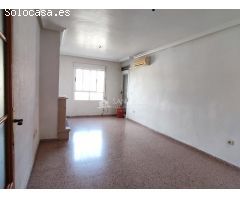 VENTA DE PISO EN CATRAL.  MUY LUMINOSO