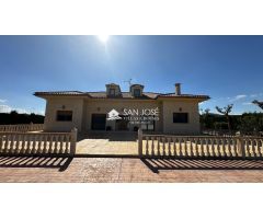 VENTA DE ESPECTACULAR CHALET DE LUJO EN ASPE, ZONA CARRETERA DE HONDON