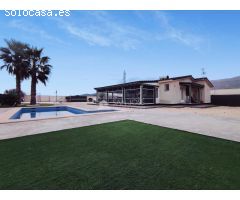SE VENDE ESPECTACULAR CHALET SEMINUEVO EN MONFORT DEL CID.
