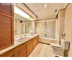 SE VENDE CASA CON PISCINA EN GLORIETA DE NOVELDA.