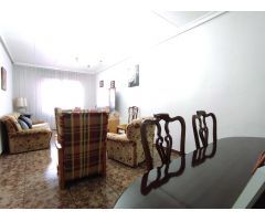 SE VENDE  AMPLIA CASA CON PATIO EN NOVELDA ZONA HORCAS.