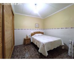 SE VENDE  AMPLIA CASA CON PATIO EN NOVELDA ZONA HORCAS.