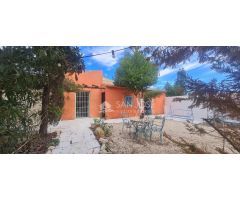 INMOBILIARIA SANJOSE VENDE CHALET CON PARCELA CERCA DE ASPE