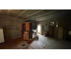 ¡Descubre el encanto de esta casa de piedra sin registrar, con posibilidad de registro para la venta
