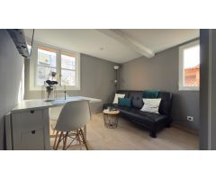 ¡Descubre el encanto de vivir en un estudio único en el corazón del casco viejo!