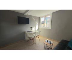¡Descubre el encanto de vivir en un estudio único en el corazón del casco viejo!
